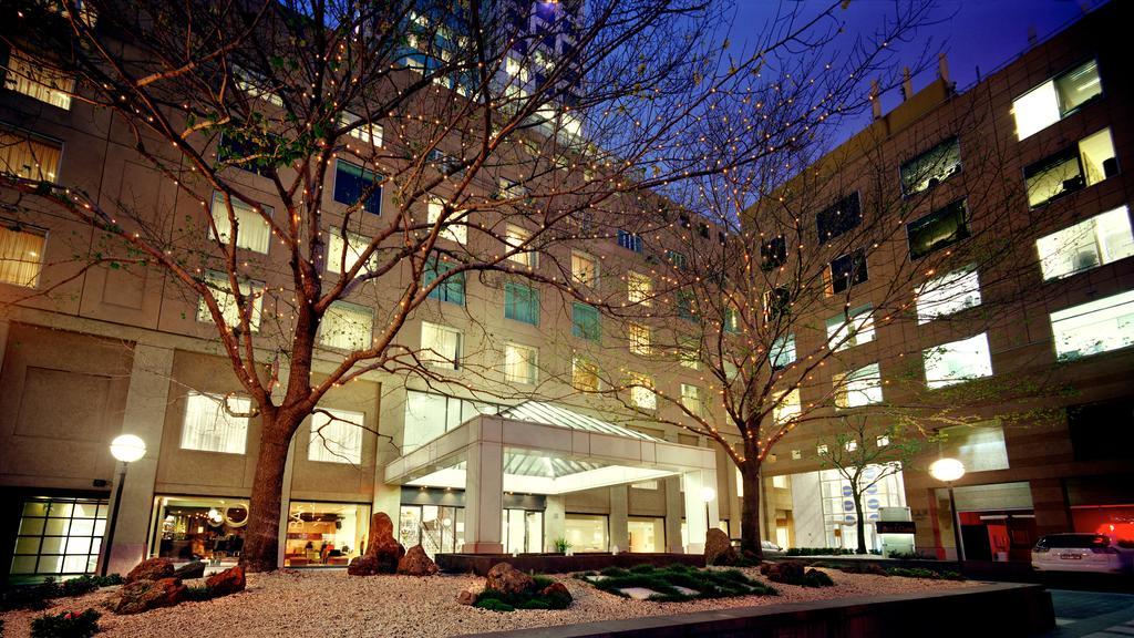 The Como Мелбърн Екстериор снимка The courtyard at the Mayo Clinic in Rochester, Minnesota